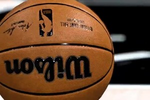 文班亞螞？在2K里把文班亞馬身材調(diào)到最小，是什么場(chǎng)面？??